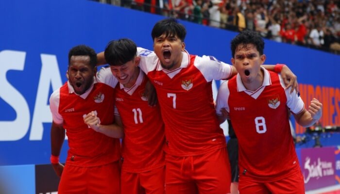 Selebrasi para pemain timnas futsal Indonesia saat merayakan gol Reza Gunawan pada ajang semifinal AFC Futsal ASIAN CUP 2026 di Indonesia Arena, Jakarta Pusat, Kamis (6/2/2026). Indonesia berhasil lolos ke babak final.