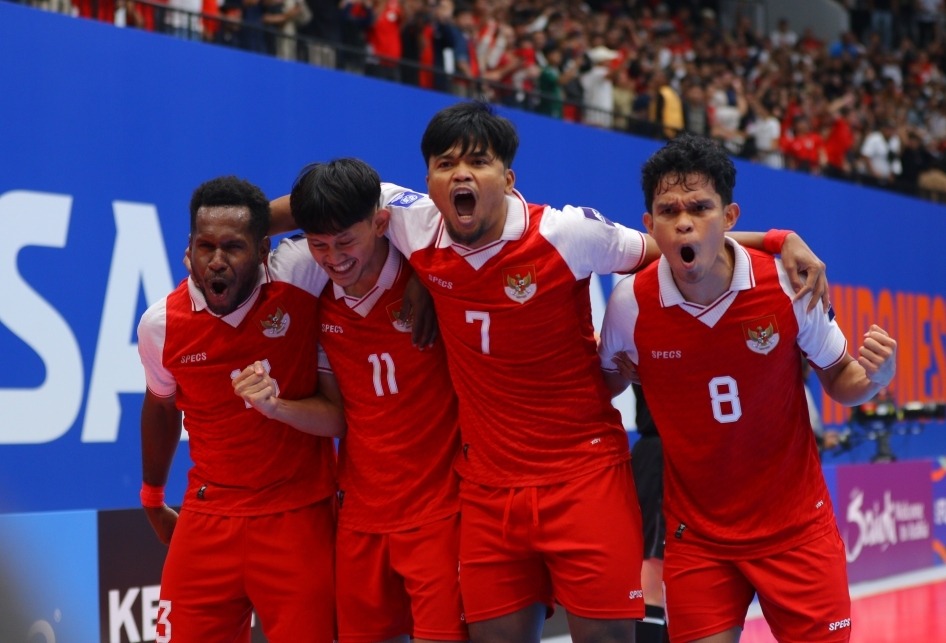 Selebrasi para pemain timnas futsal Indonesia saat merayakan gol Reza Gunawan pada ajang semifinal AFC Futsal ASIAN CUP 2026 di Indonesia Arena, Jakarta Pusat, Kamis (6/2/2026). Indonesia berhasil lolos ke babak final.
