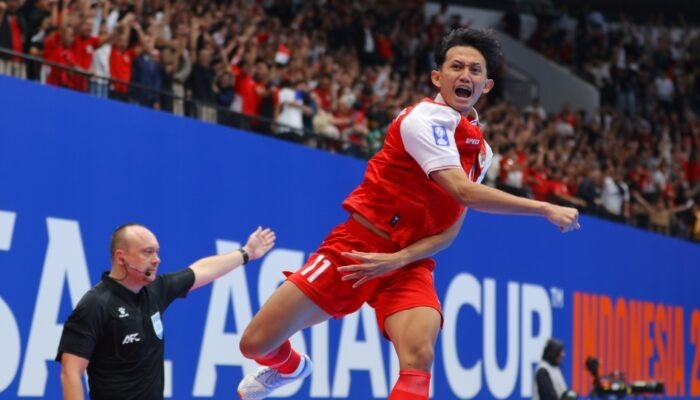Selebrasi pemain timnas futsal Indonesia, Reza Gunawan saat berhasil mencetak gol ke gawang Jepang dalam AFC Futsal ASIAN CUP 2026 di Indonesia Arena, Jakarta Pusat, Kamis (6/2/2026).