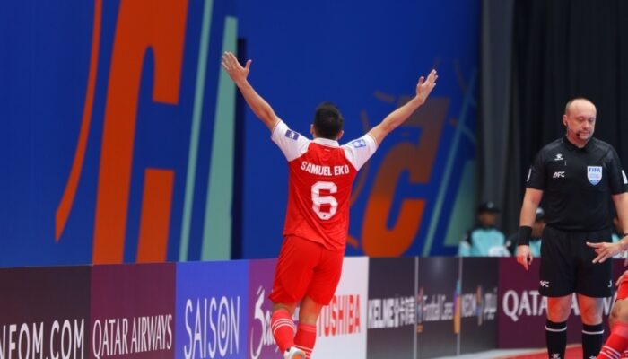 Selebrasi pemain timnas futsal Indonesia, Samuel Eko saat berhasil mencetak gol ke gawang Jepang dalam AFC Futsal ASIAN CUP 2026 di Indonesia Arena, Jakarta Pusat, Kamis (6/2/2026).