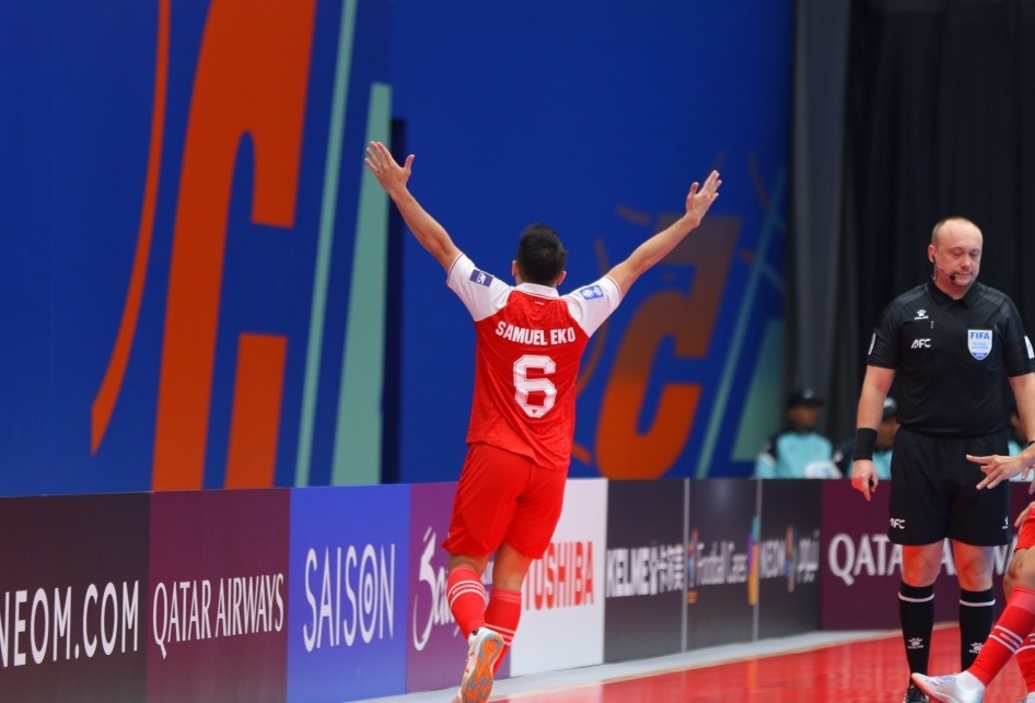 Selebrasi pemain timnas futsal Indonesia, Samuel Eko saat berhasil mencetak gol ke gawang Jepang dalam AFC Futsal ASIAN CUP 2026 di Indonesia Arena, Jakarta Pusat, Kamis (6/2/2026).
