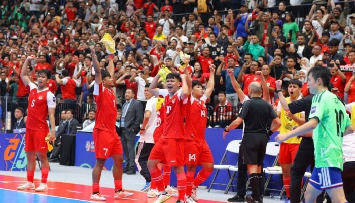 Selebrasi para pemain timnas futsal Indonesia saat mengalahkan Jepang dalam AFC Futsal ASIAN CUP 2026 di Indonesia Arena, Jakarta Pusat, Kamis (6/2/2026). Indonesia berhasil lolos ke babak final.